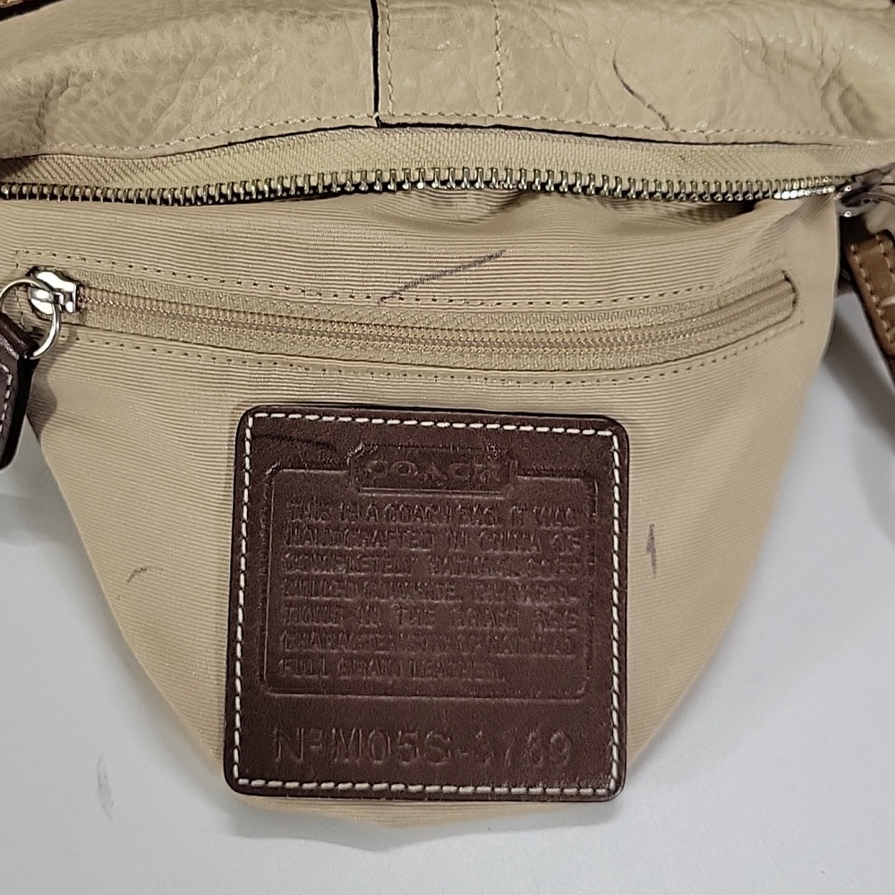 Vintage Coach Soho Slim Cream Pebble Leather Hobo Bag with Brown Accents - Picture 15 of 16